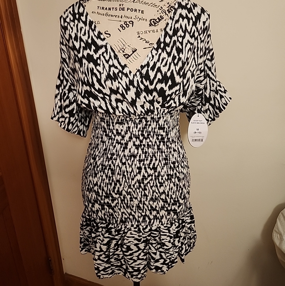 Scoop Black and White Mini Dress Size M